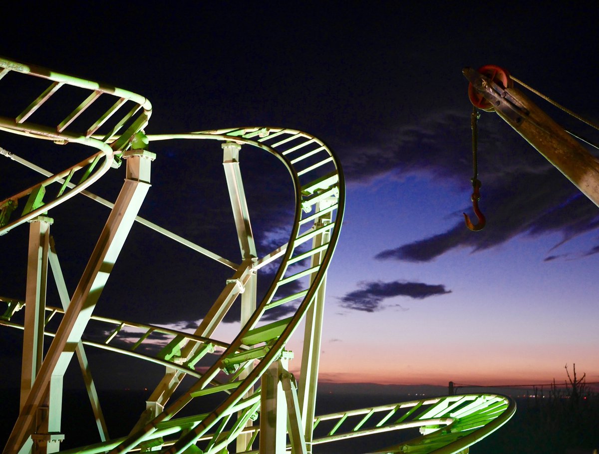 TeamJenxy's tweet photo. Saturday evenings were made for hanging out with dinosaurs, riding a rollercoaster in the dark and making fabulous potions @BlackgangChine https://t.co/iiYx3j4PAj