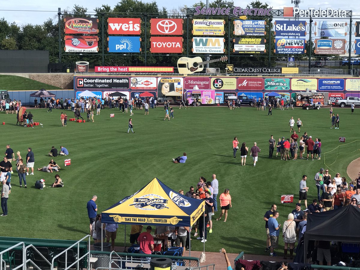 2roadschris's tweet photo. Thank You Everyone who attended the Lehigh Valley Beer Festival today. We had a Great Time!! @2RoadsBrewing @ShangysBeer https://t.co/zQdkKdYTLm