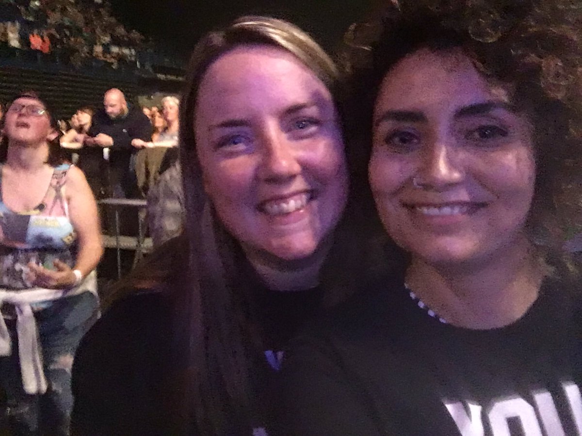 rosasalinasau's tweet photo. I love the 90s VIP #dancingonstage https://t.co/40hYORfUSN