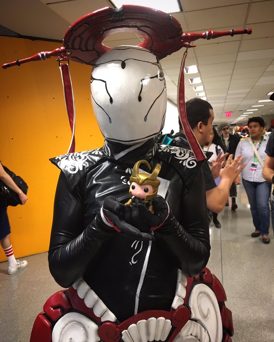 lilLokiPop's tweet photo. Found a friend! @proxycomplex #NYCCC2017 https://t.co/RZFJlEZNhE