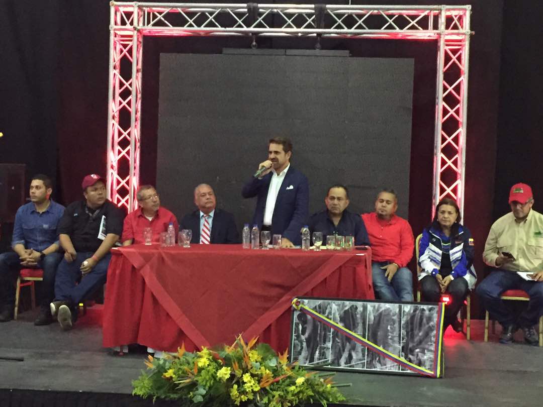 jesusparislara's tweet photo. Instalación del Gabinete Agroindustrial #CaraboboTeQuiero por parte del candidato d la patria @rafaellacava10 y en Carabobo seremos potencia https://t.co/NJ5iWT0iuP