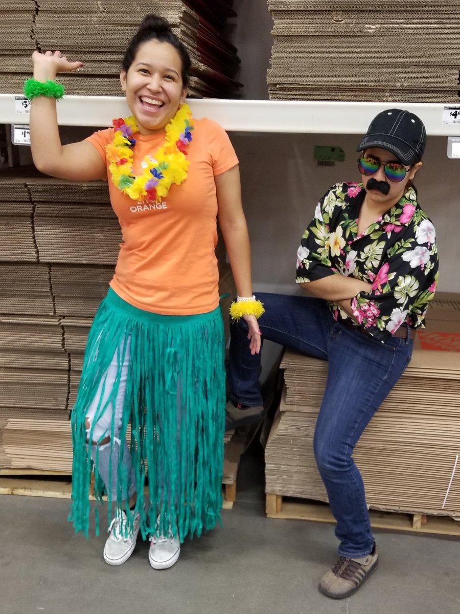 FrancesHD0523's tweet photo. Hawaiian Day. Magnum PI style @r_zubia @Jimi_Y @cya79f @Oscar86604735 https://t.co/20t8nNNzaT