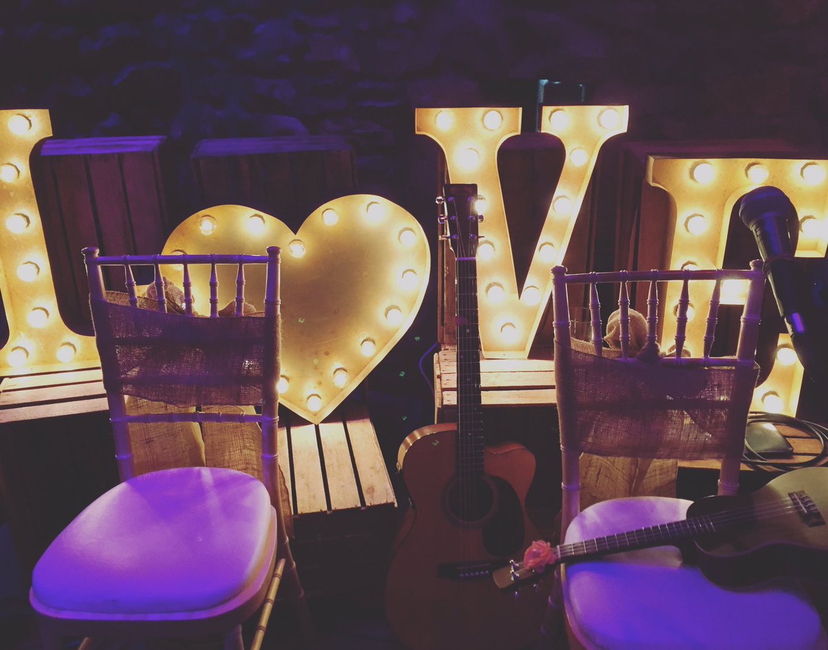 MusicHannahRose's tweet image. LOVED playing at a very glittery @Browsholme this evening for Jamie &amp;amp; Katherine ✨ CONGRATULATIONS to the fab couple xxx