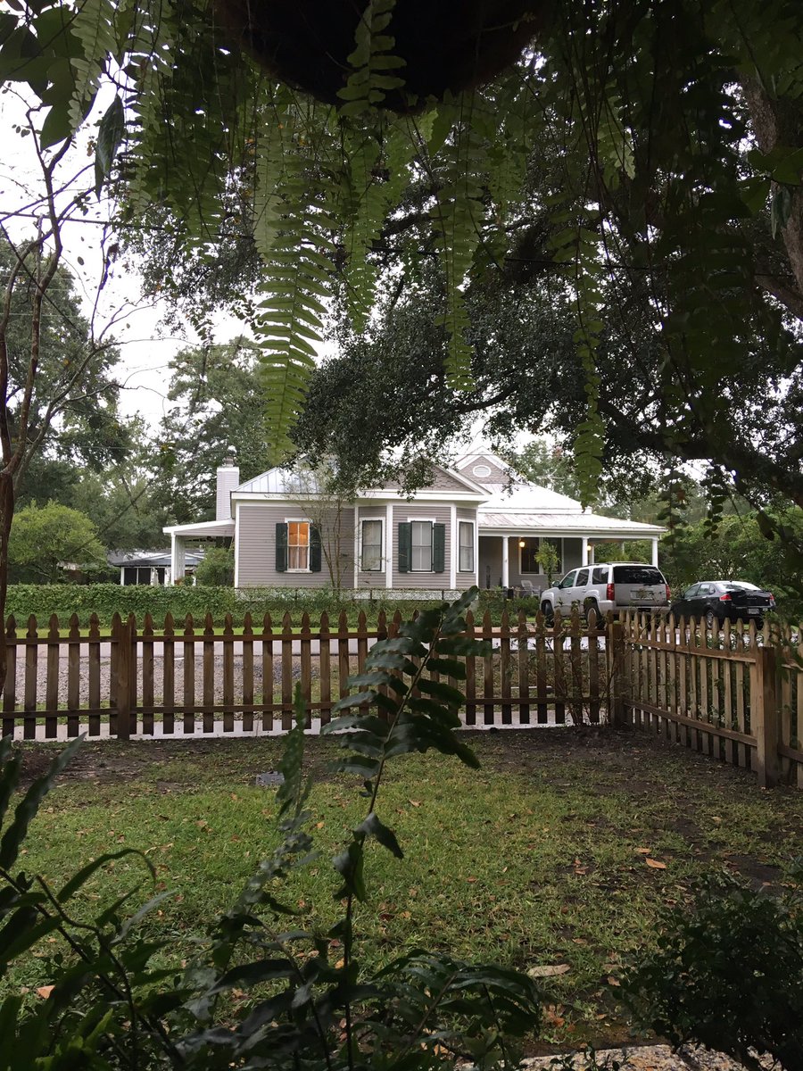 MargaretEarly's tweet photo. @MargaretOrr everything still here in Covington. Crickets chirping now #waitingonnate #covington https://t.co/fdJC5FAkUP