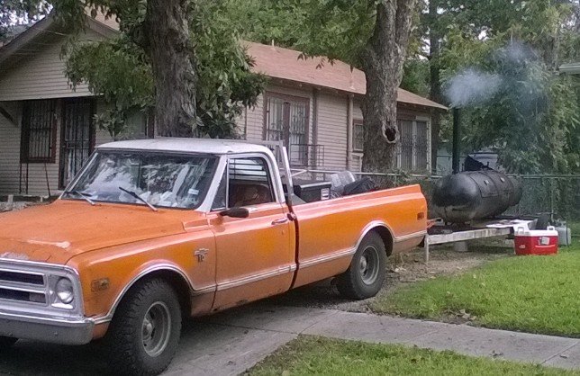 Finally spotted a #SanAntonio #smokertruck in the wild - more than one kind of #foodtruck in SA