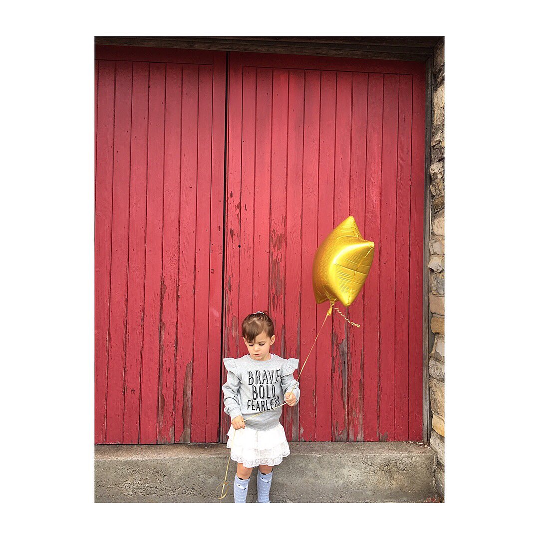 jspo008's tweet photo. h a p p y ✌🏻& ✋🏻to our sweetie💫#yesthisisathing #twoandahalf https://t.co/heURGmQaeJ