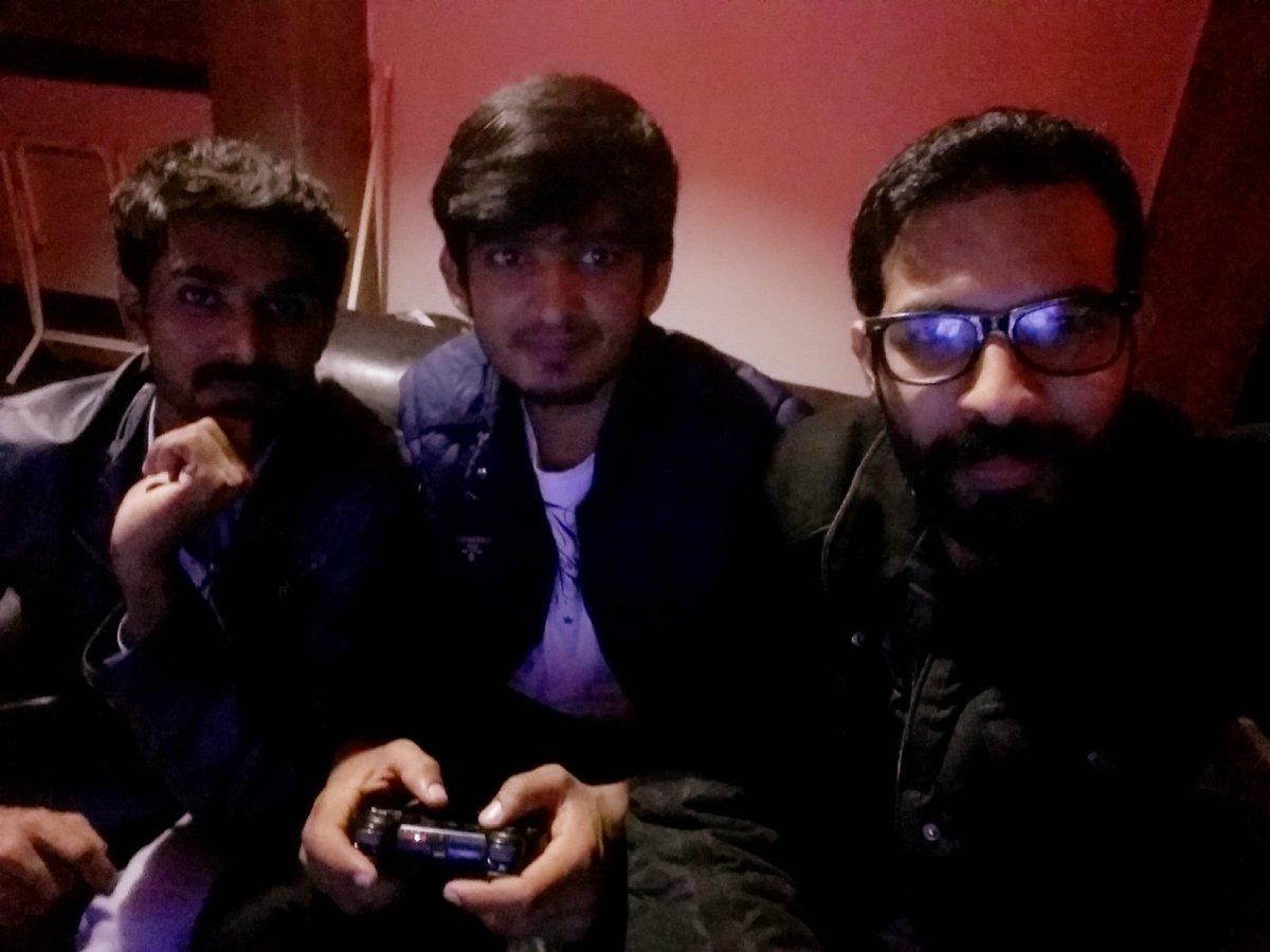 rizi00872's tweet photo. last nit with friend home.. ๐ญ๐ญas always am the topper ๐๐๐๐
#Playstation4 #friendplace #carracing #hellfun ๐๐โคโค https://t.co/d5sBZCXCU2