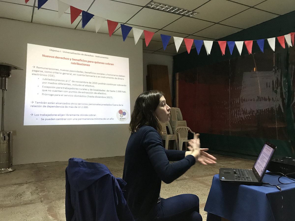 Juani_Dorrego's tweet photo. Comenzando en #Paysandú taller de Inclusión Financiera. El @ECOmiteFA recorre el país en un intercambio que batalla contra la desinformación https://t.co/u6mCrOIBfV