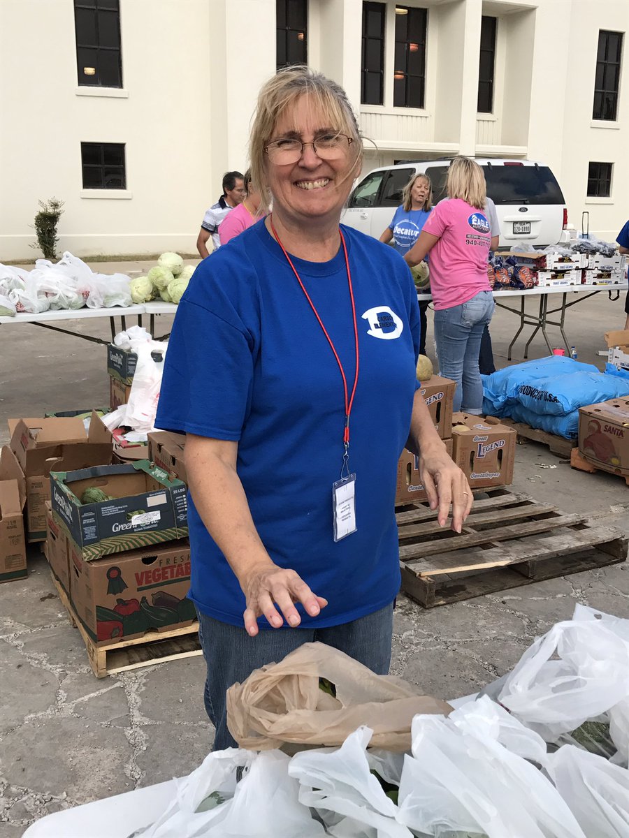 DISDCarson's tweet photo. #carsonstars giving their time for others. https://t.co/Kavwnv1v1O