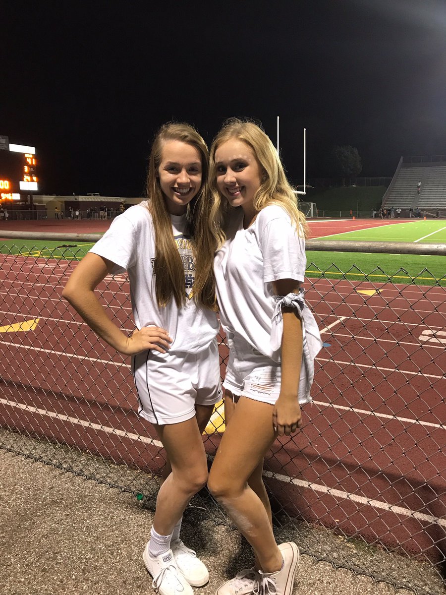 ninjen57's tweet photo. Happy birthday Emily!! Wouldn’t make it through homeroom without you😌 love you💕 #404 https://t.co/xbyVt2s4t7