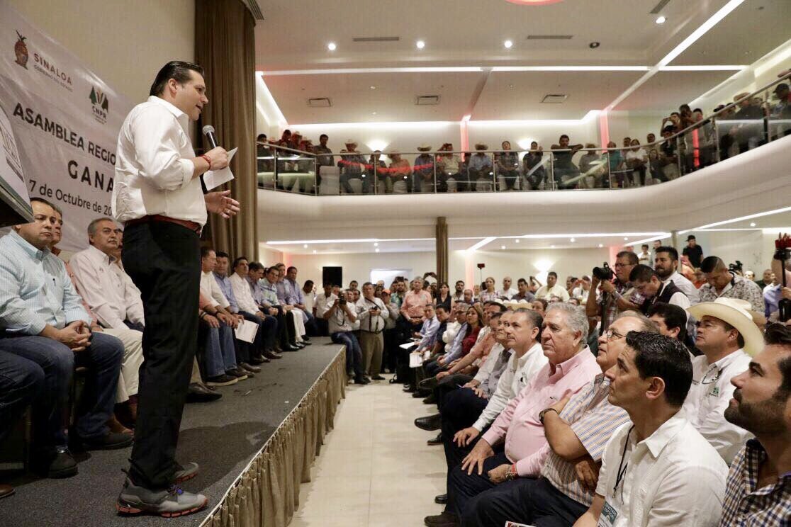 PoliticaAsies's tweet photo. @sinaloagobmx Mas beneficio al campo sinaloense, se entregan  en #Ahome 90 tractores nuevos con apoyo de @FNDMX  @mariozamorag @e_orihuela https://t.co/rrqne3wNfc