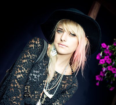 Tears will fall, oceans will rise, Wonderland will stop turning

• Alyss 
• Dragonfly
• Daughter of Alice 
• Saving Wonderland