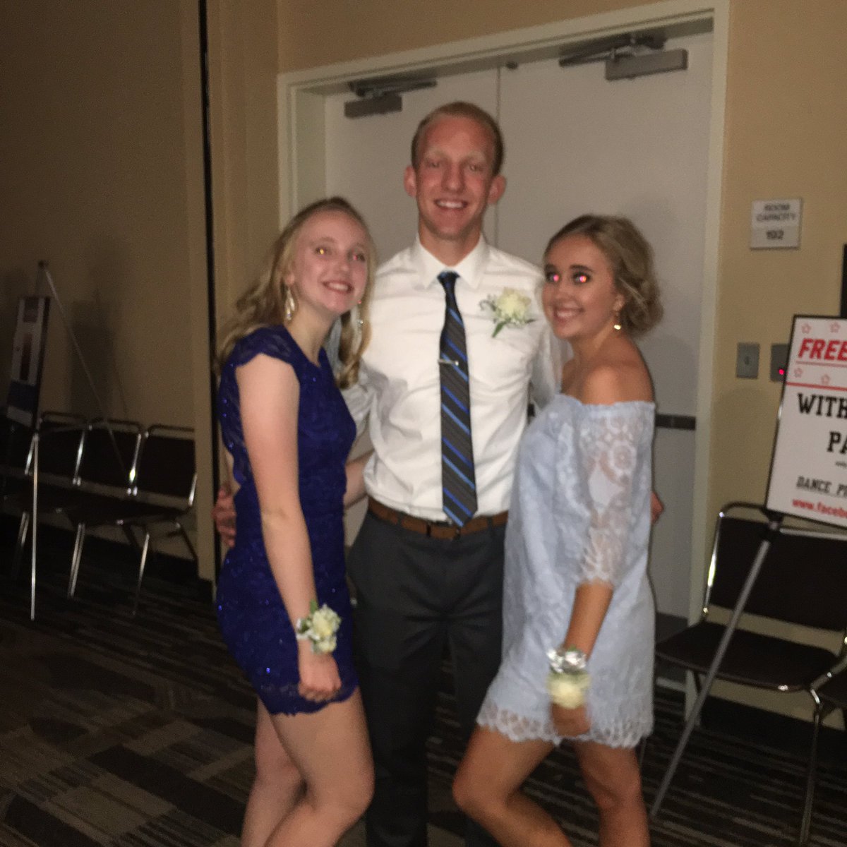 KaitlynReyreyy's tweet photo. Happy Birthday to one of the best neighbors around!💕 love ya!! @EOberle https://t.co/jmc8orbGkN