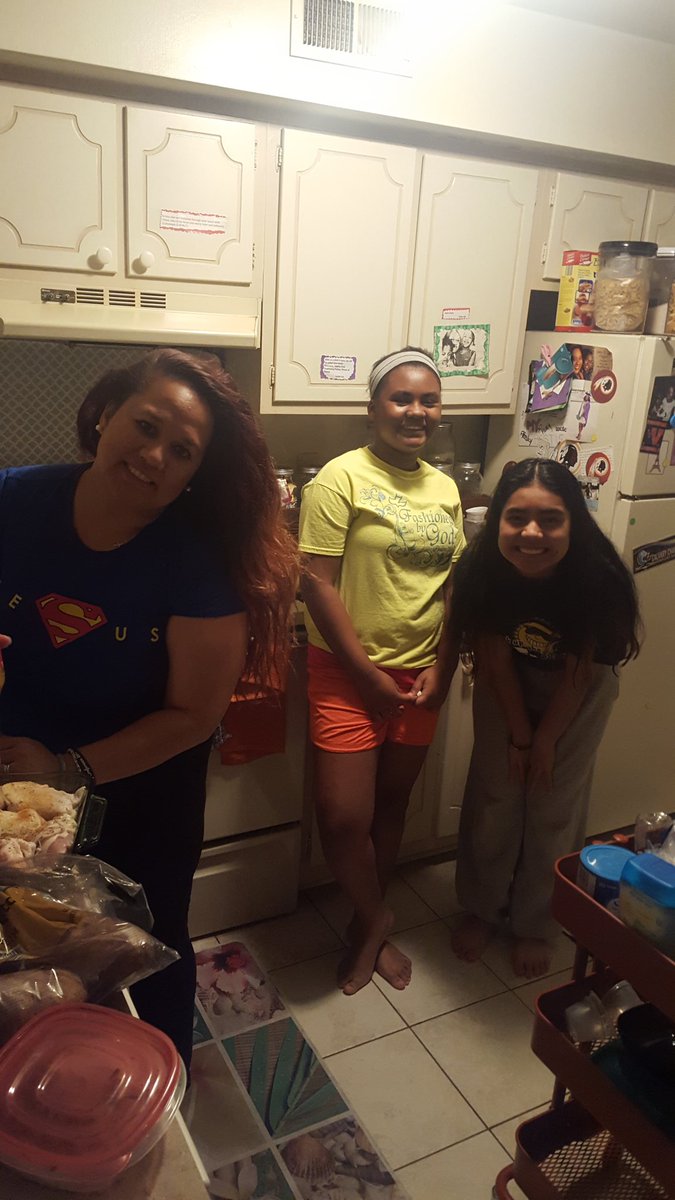 quadtommike's tweet photo. My ladies barefoot and in the kitchen. #sundaydinnerprep #littlekitchen #samoanchef #notsayingthatstheirplace https://t.co/vgAug1FIHB