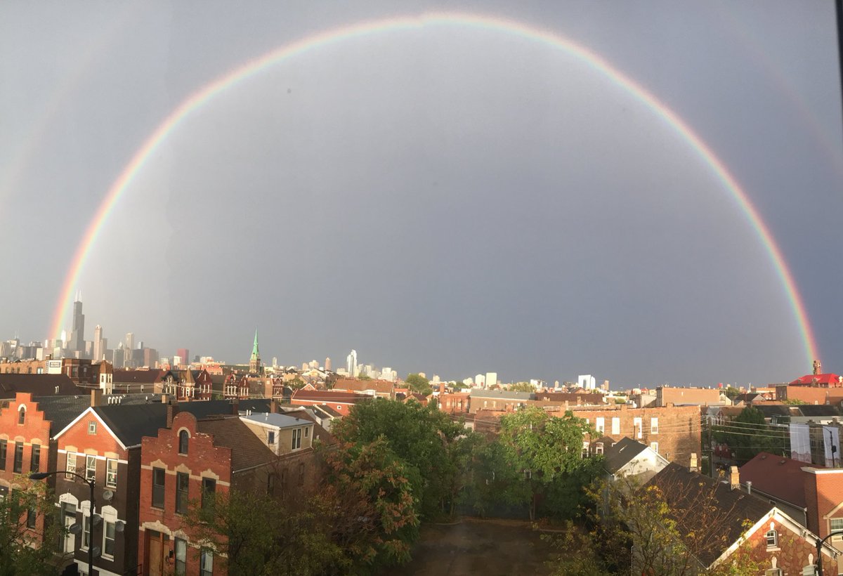 MStansbury1's tweet photo. Beautiful rainbow outside my apartment window! 🌈❤️#chicago @Skilling @WGNWeather https://t.co/aXRy8Trbzt