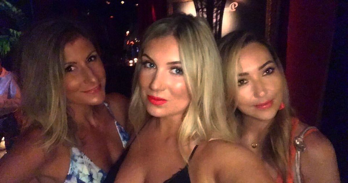 amydiamondsings's tweet photo. Three's is a party ππ #girldem https://t.co/9x89hME54C