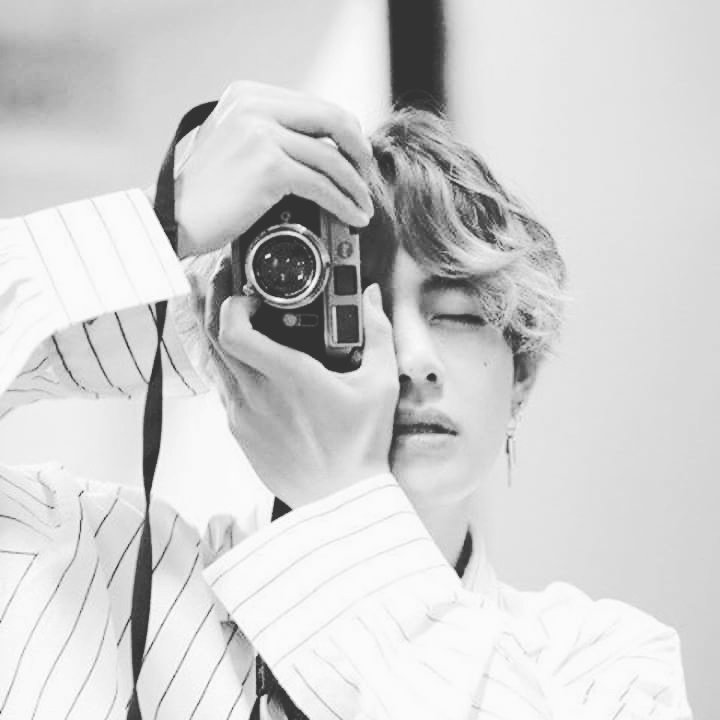 Wifeofbts's tweet photo. Kim taehyung...❤❤❤❤
#alliah 😄😄😄 https://t.co/Mp7yeyy0QN