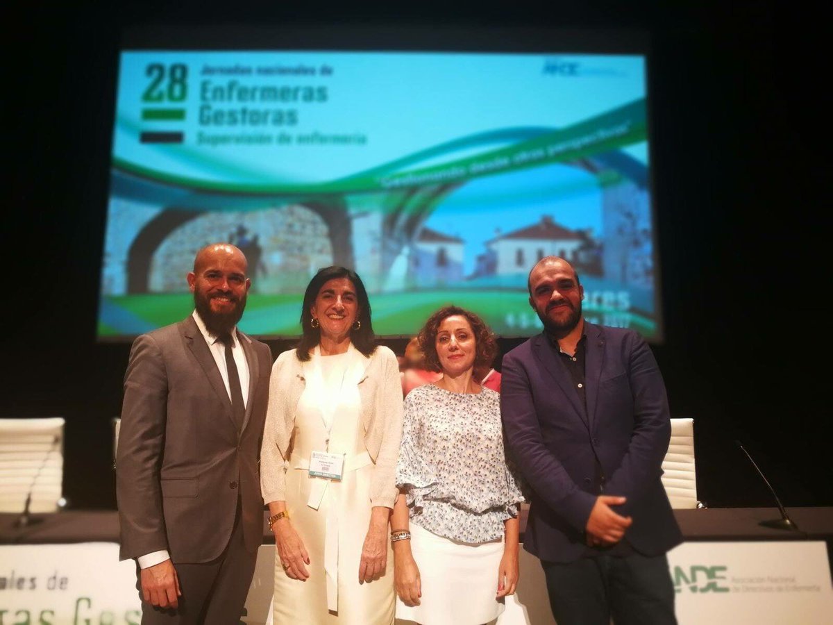 COE_Caceres's tweet photo. Con nuestros compañeros de la @OrdemEnf Ricardo Correia de Matos y Pedro Lopes en @28_ande Gracias por acompañarnos #28enfermerasgestoras https://t.co/ncetPf78g6