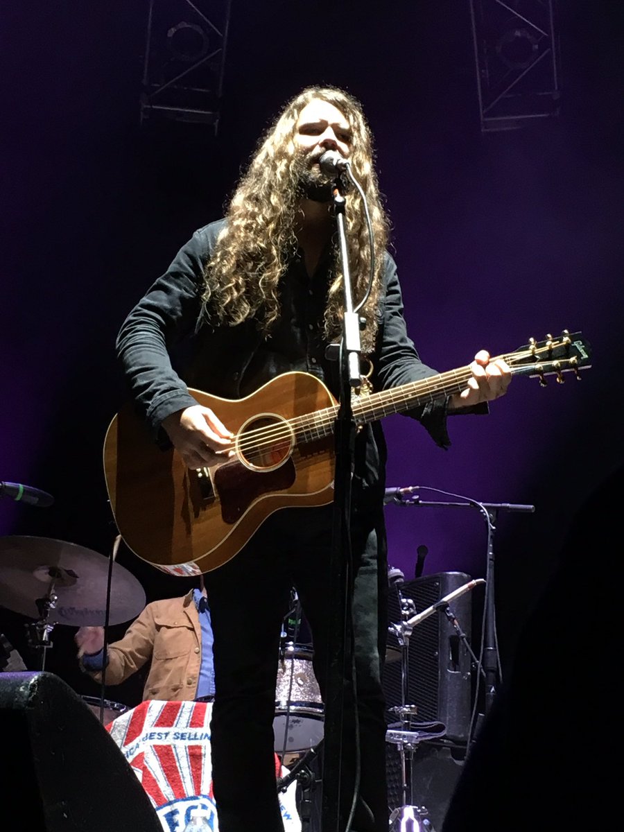 lilannie11's tweet photo. Very cool to see @Brent_Cobb with full band last night @IAEventsCenter #AllAmericanRoadshow. Thx for singing #CountryBound, my fave.❤️ https://t.co/GesIi0fBU7