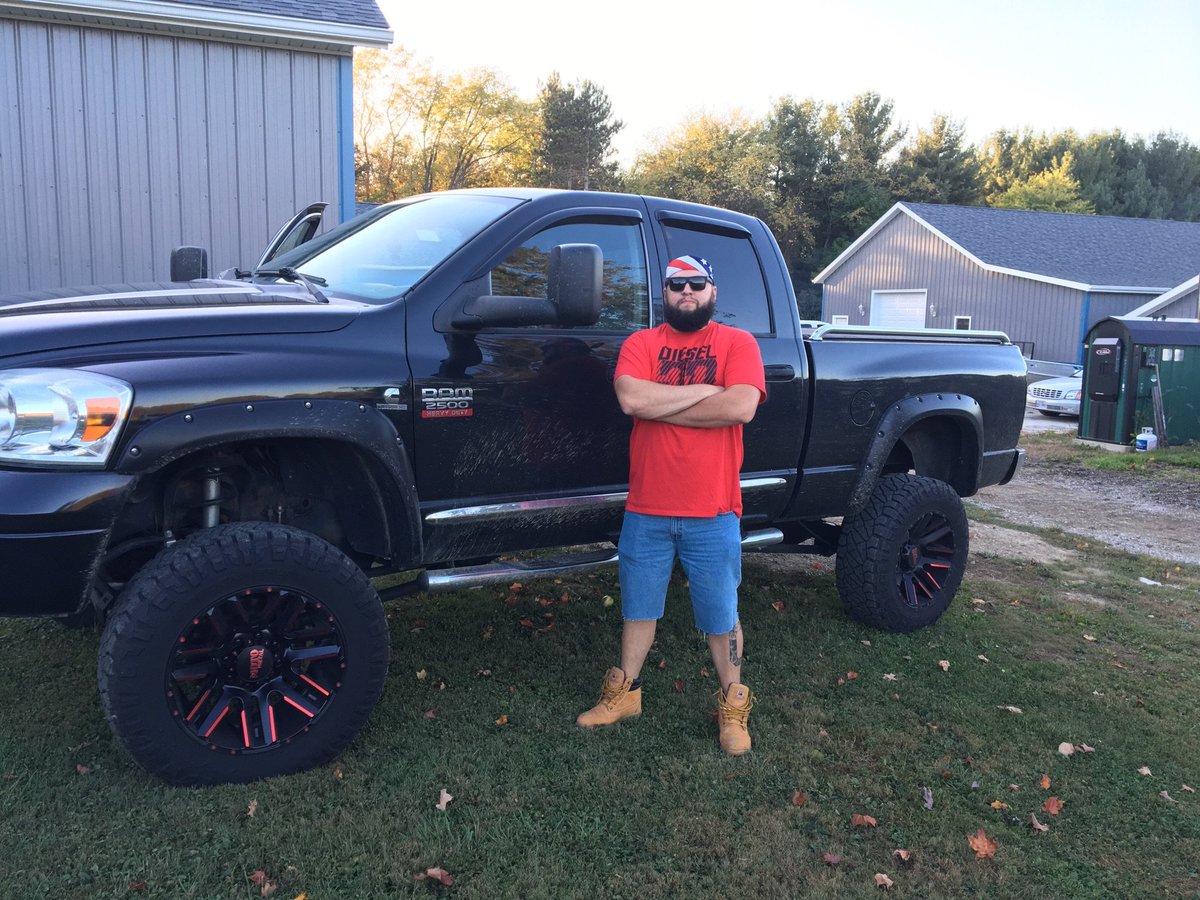 mspringsscuid's tweet photo. Tried to pull off the @The_diesel_dave look for my niece's 7th birthday party... she was the only one that got it. @DieselBrosTV https://t.co/6kyfo0sL8w