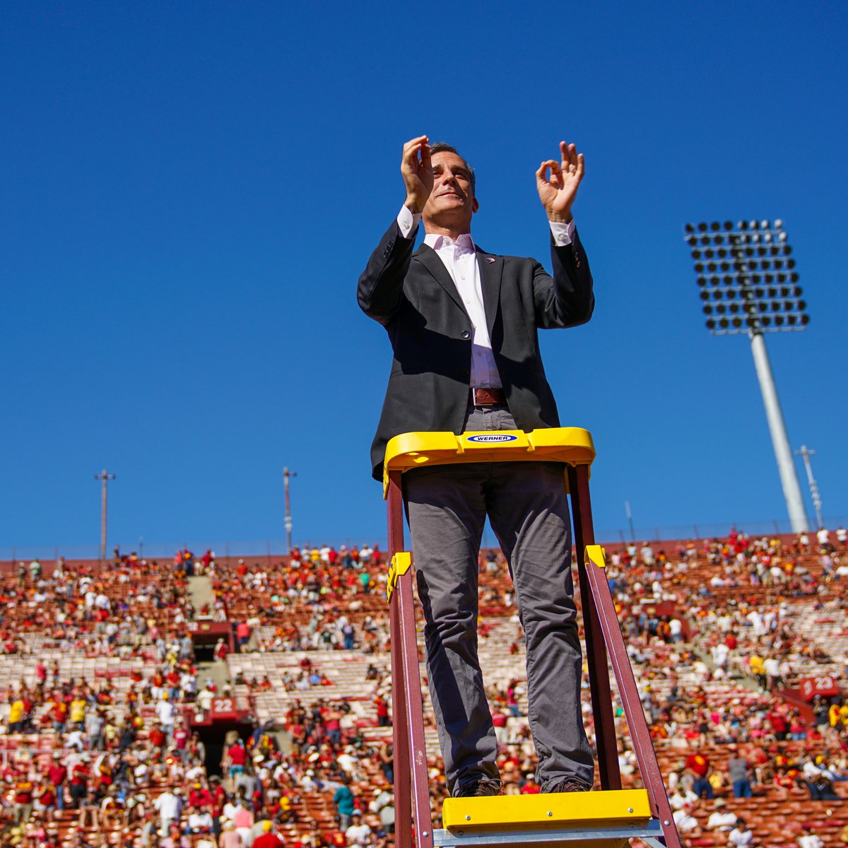 MayorOfLA's tweet photo. We joined the @USC marching band &amp; 14 local high school bands to put our love for L.A. on display! https://t.co/SwMoHeLJJL