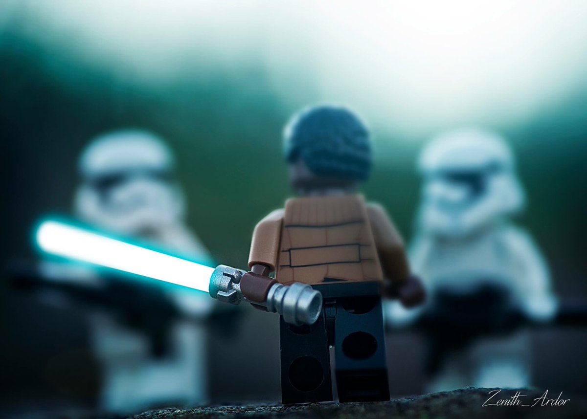Zenith_Ardor's tweet photo. Can we #PLEASE get a new #trailer already?! @starwars 🙏🏻 https://t.co/vMhvddHKk4
