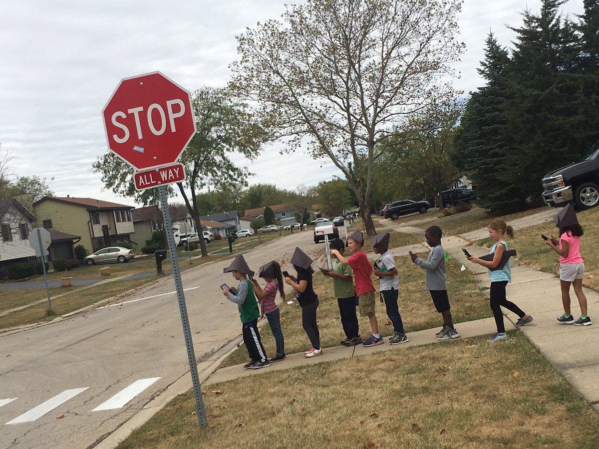 maestra317's tweet image. 1st grade Ss exploring the neighborhood  #googleearth #drone #explorersweek @ccsd93 @ECJSchool @EJPrincipalD93 @ElsieJohnsonIC