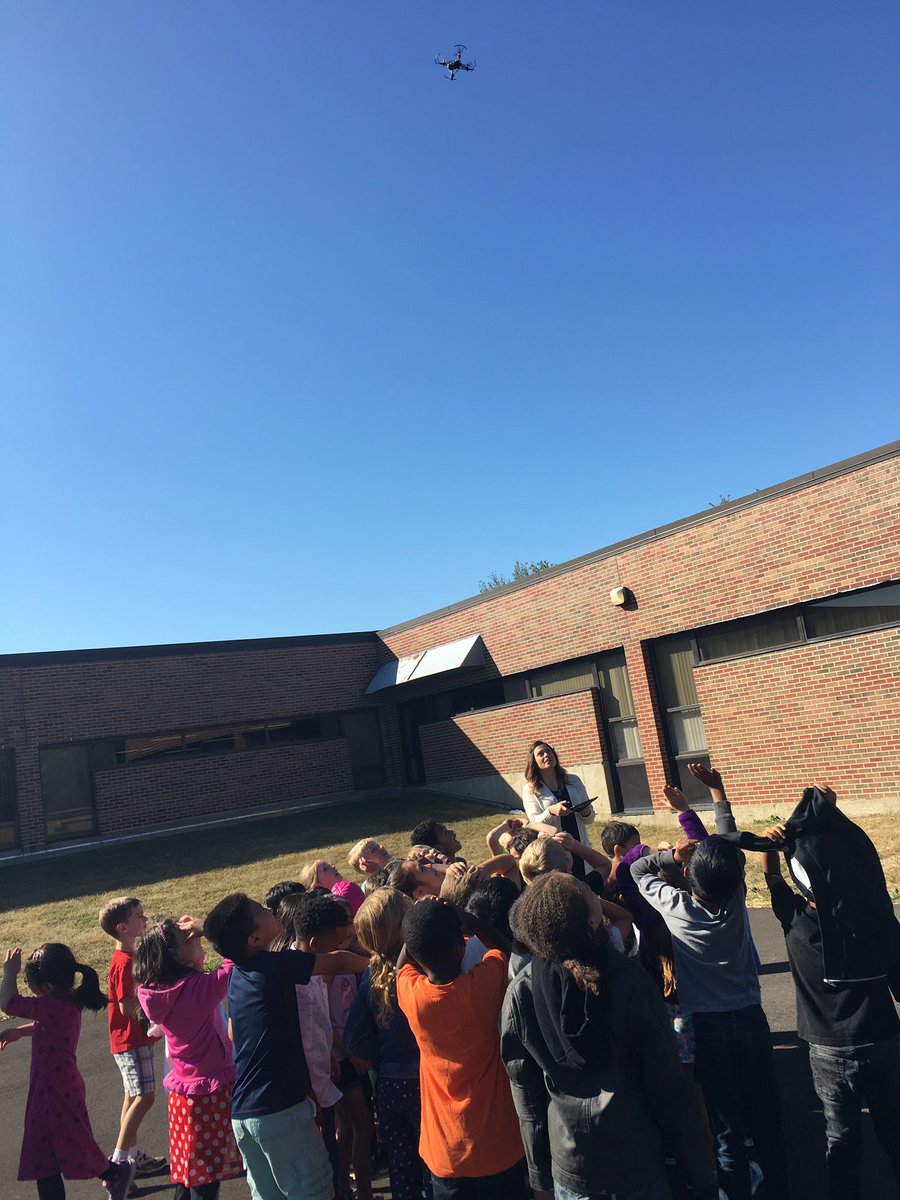 maestra317's tweet image. 1st grade Ss exploring the neighborhood  #googleearth #drone #explorersweek @ccsd93 @ECJSchool @EJPrincipalD93 @ElsieJohnsonIC