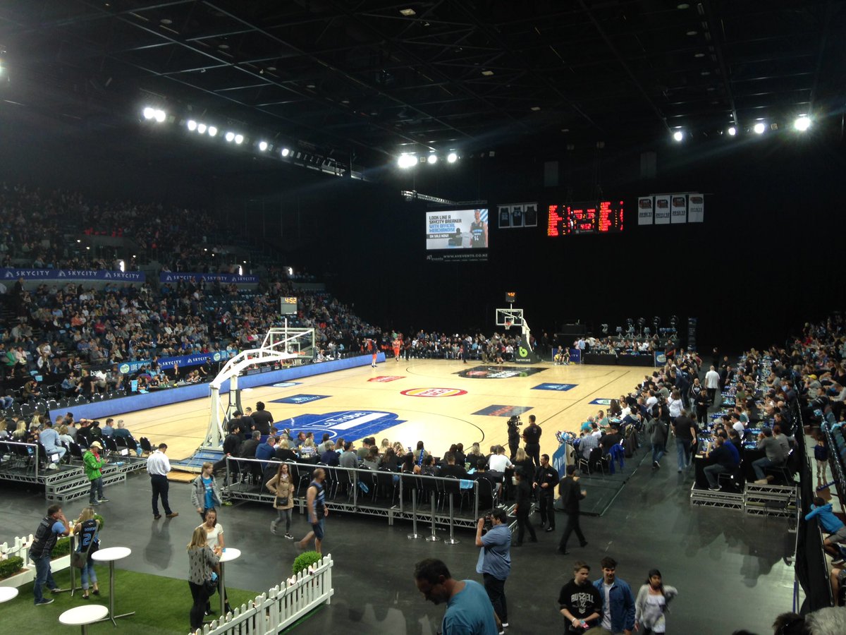 ParryPassu's tweet photo. Half time at @NZBreakers going well! Go breakers!!! https://t.co/foOtF4PogF