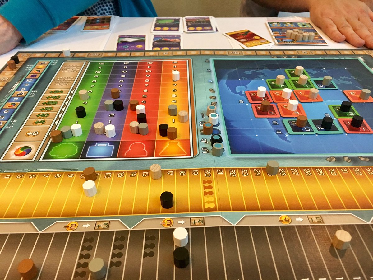 codemestat's tweet image. Learning new games is fun 😊 especially with sweet #SHUX2017 folks!