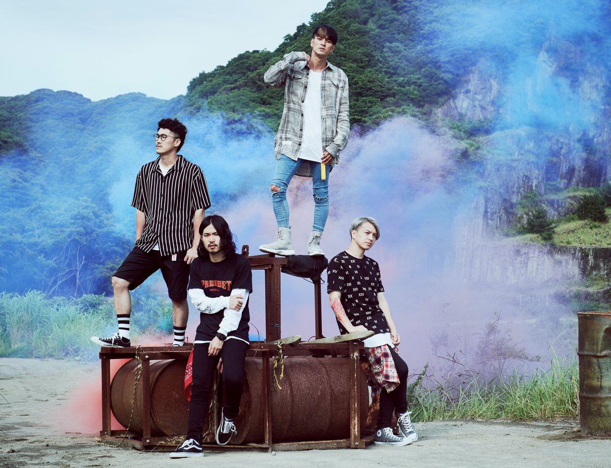 PROJECT_FAMIRY's tweet image. 【ゲストバンド解禁】
SWANKY DANK &quot;Smokes TOUR&quot;
＜九州公演＞12月7日@福岡LIVE HOUSE Queblick
上記公演に「POT」と「PRAISE」が出演決定！
一般チケット発売中です！
詳細はコチラ→project-famiry.com