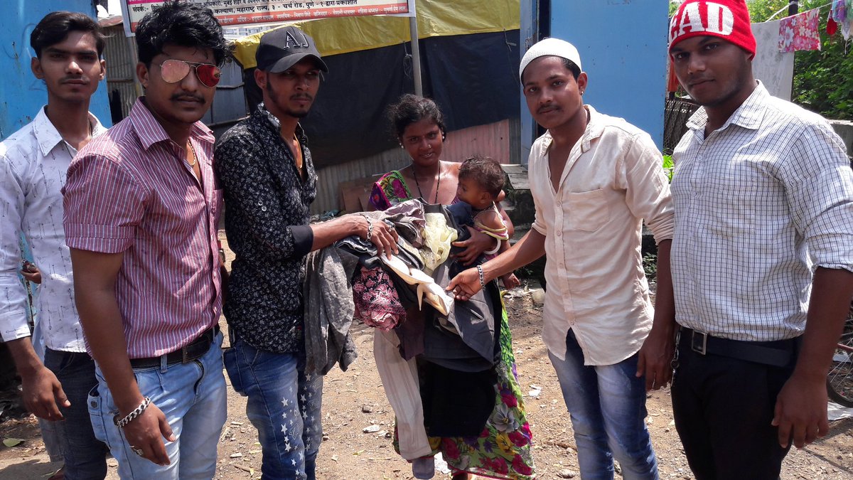 aameer_haque's tweet photo. #OnGandhiJayanti  #DistributedClothestoPoor&amp;Needy #peopleswithmyTeam YOUTH #BrigadePresident@AameerHaque   #SameerFShaikh#AkhilShaikh https://t.co/Z2gko43048