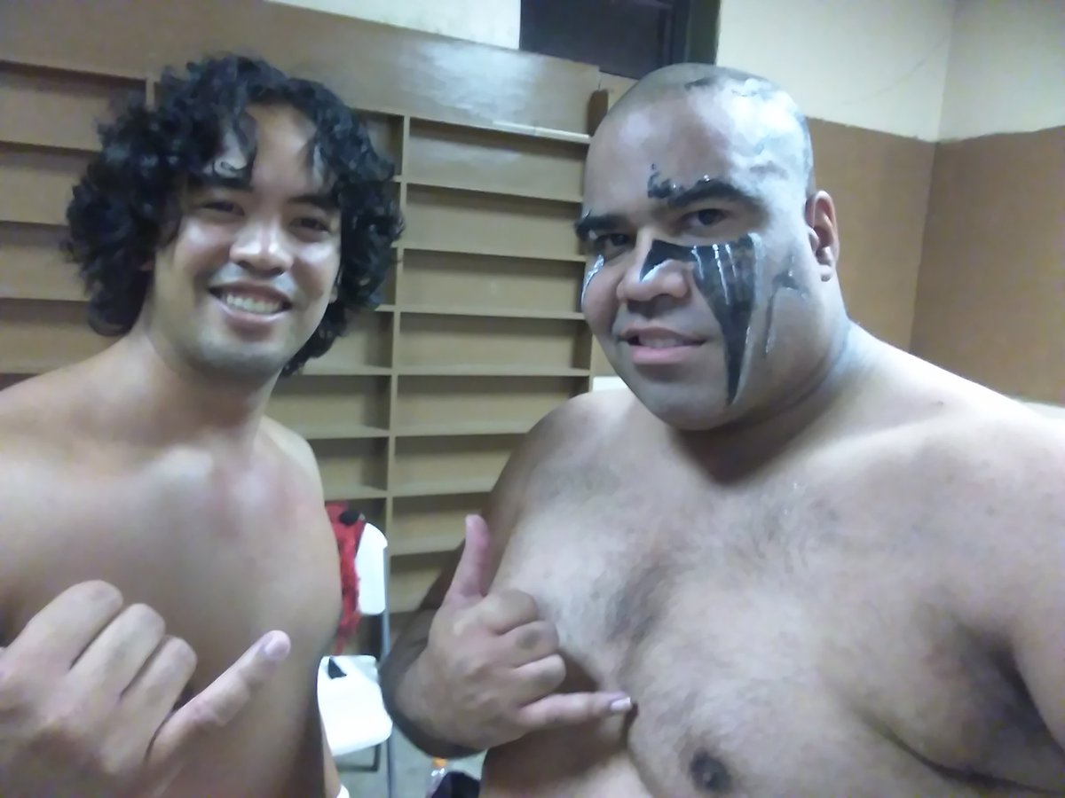 NytronisATeo's tweet photo. The Samoan Predator and @Noa_Kahoomana at #Oklamania2. An awesome Guy and formidable Warrior. #PolynesianStrong #IWR #Oklamania2 https://t.co/lrJu812o0i