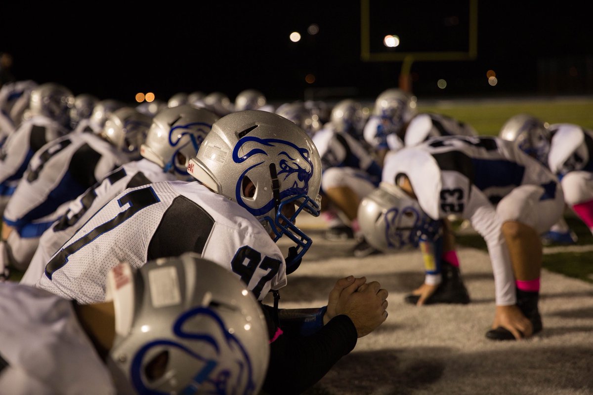 braddocktv's tweet image. friday night lights 💙🐶🏈