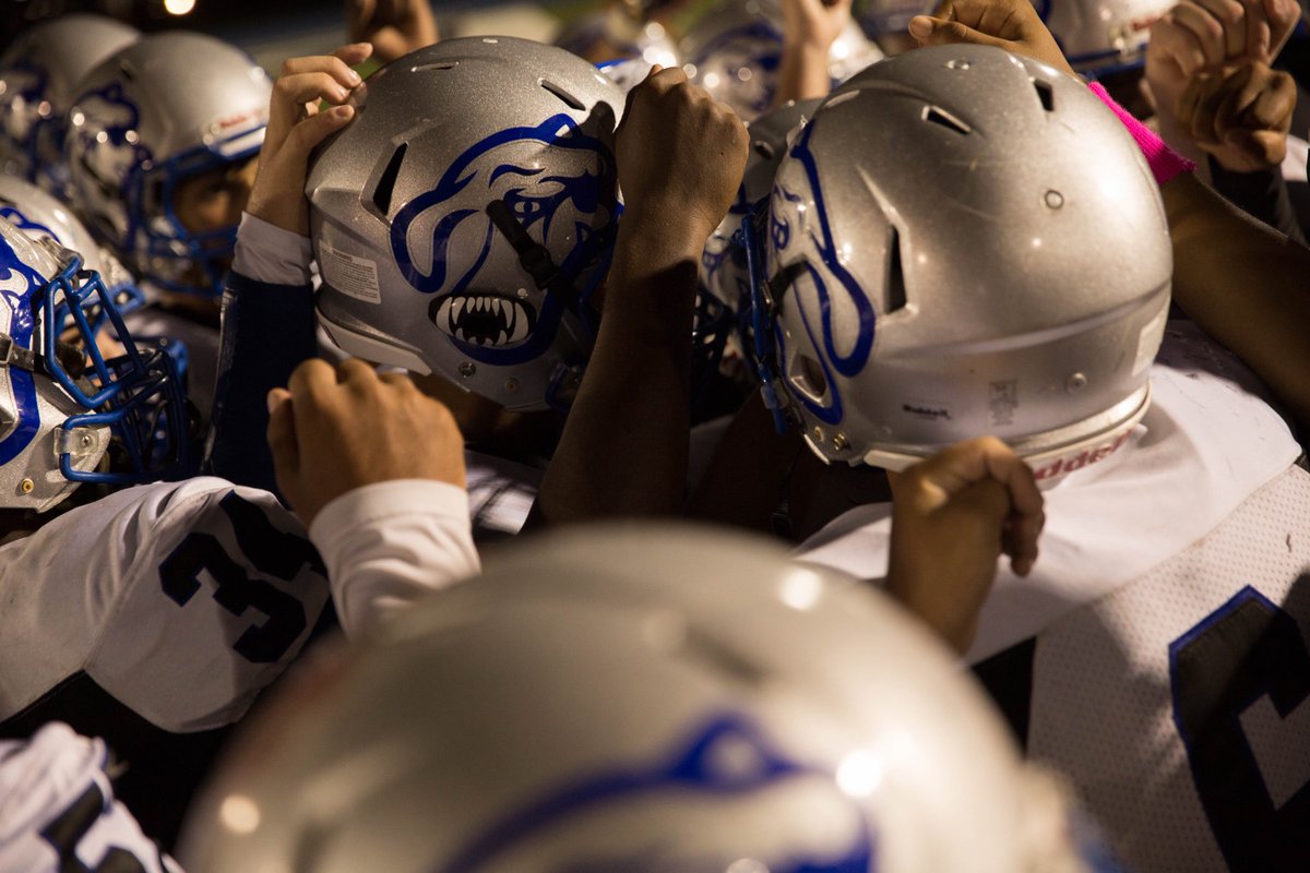 braddocktv's tweet image. friday night lights 💙🐶🏈