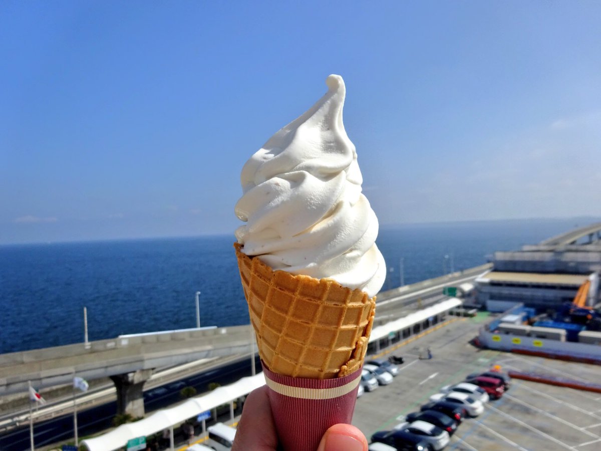 プロソフトクリーマー森川 海ほたるのぽるとがるcafeでピーナッツソフトクリーム 千葉三芳村の牛乳を使用した美味しいソフト クリームに 千葉名産の美味しいピーナッツ投入 ピーナッツの風味と良質牛乳の組み合わせが最高に美味しい 海を眺めながらの