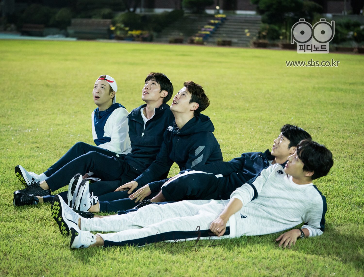 DLlOOo8UQAAlsBr.jpg:large