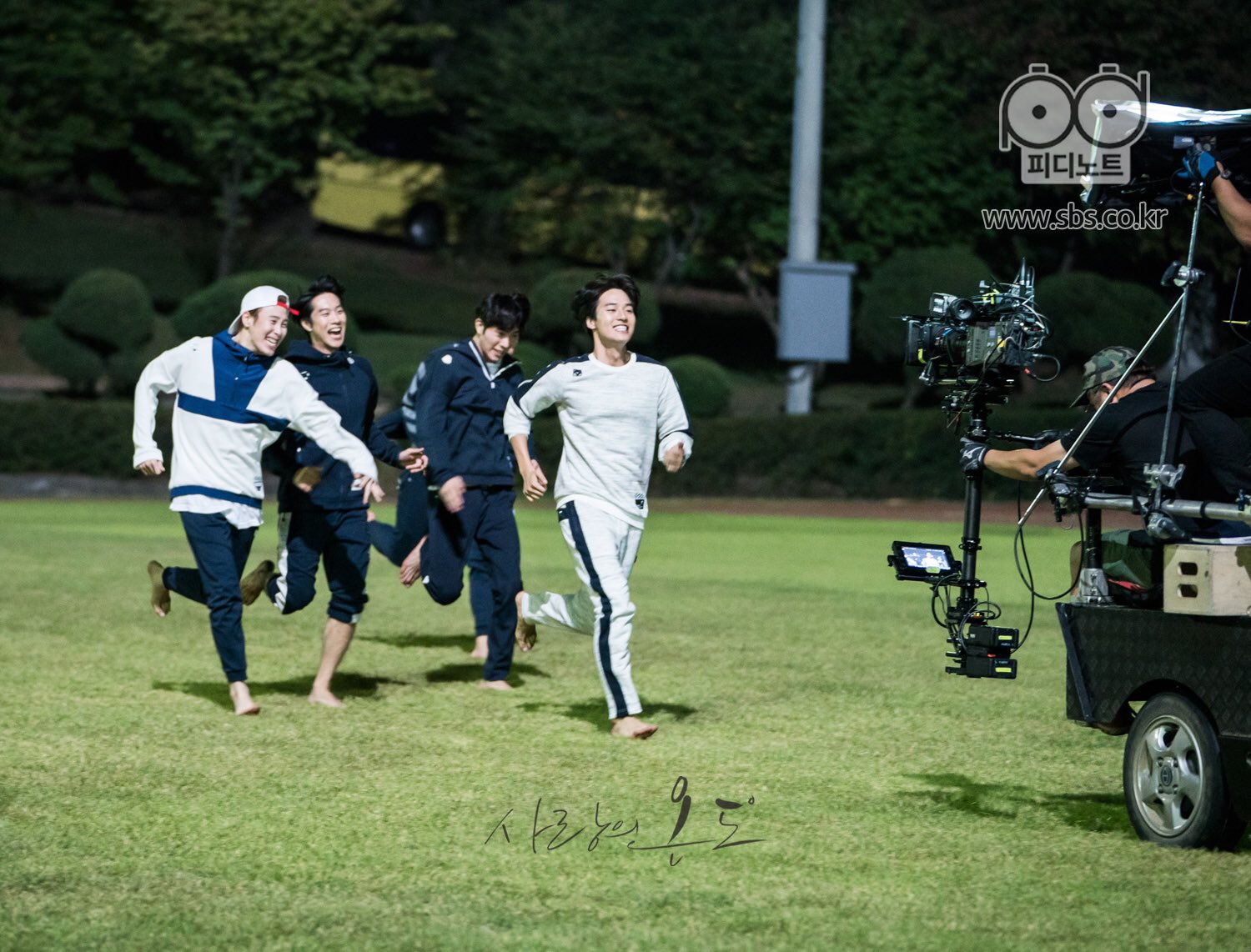 DLlOOtqUMAELjUI.jpg:large