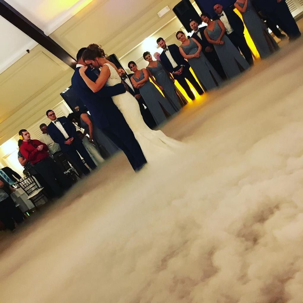 Goldennoteent's tweet photo. John and Pay's first dance Golden Note style! #firstdance #goldennote #goldennoteweddings #njdj #instagram #notewo… https://t.co/tHkNTOQ4fk https://t.co/fHVge9F1yp
