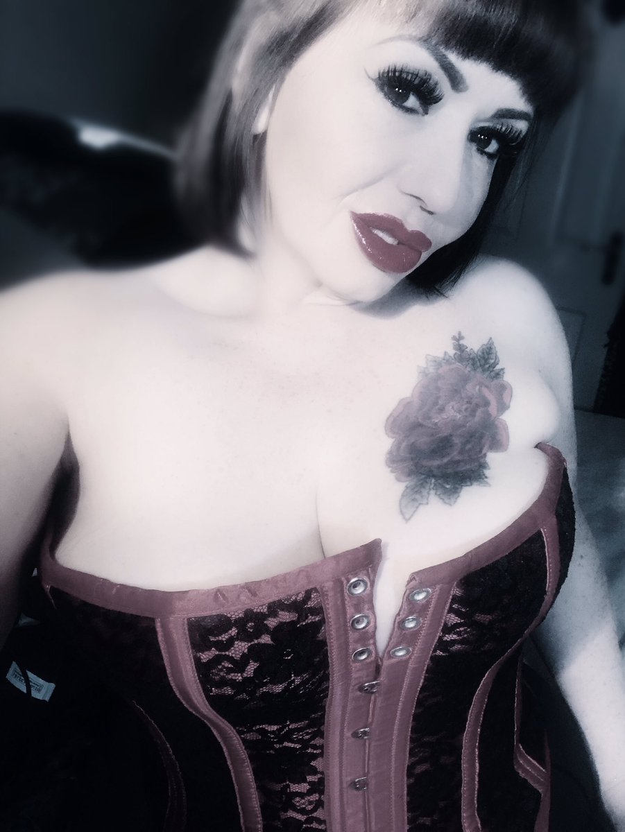 MiaOffici1's tweet photo. #sinful #Sunday this #wicked #Milf #gilf wants your cock &amp; will drain you dry ✊🏻💦💦 check me out on @AdultWorkcom @webstreamuk @YouKandyCom https://t.co/2kBjDpRT9o