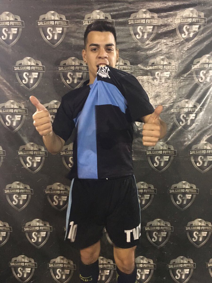 CarlosTevezFC_'s tweet photo. Carlos Tevez formó con Cuba; Ruiz, Giménez, Quintanilla; Galeano: Lenti, Paz, Piccina; Panagopoulos.
LA FIGURA: @AgusLenti1 https://t.co/ZUm1BrDYHG