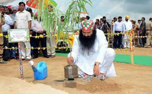 TheWelfareWork's tweet photo. DSS volunteers ready 24x7 for humanity service by preaching #TrueSaintRamRahim https://t.co/D46UUx3hTA