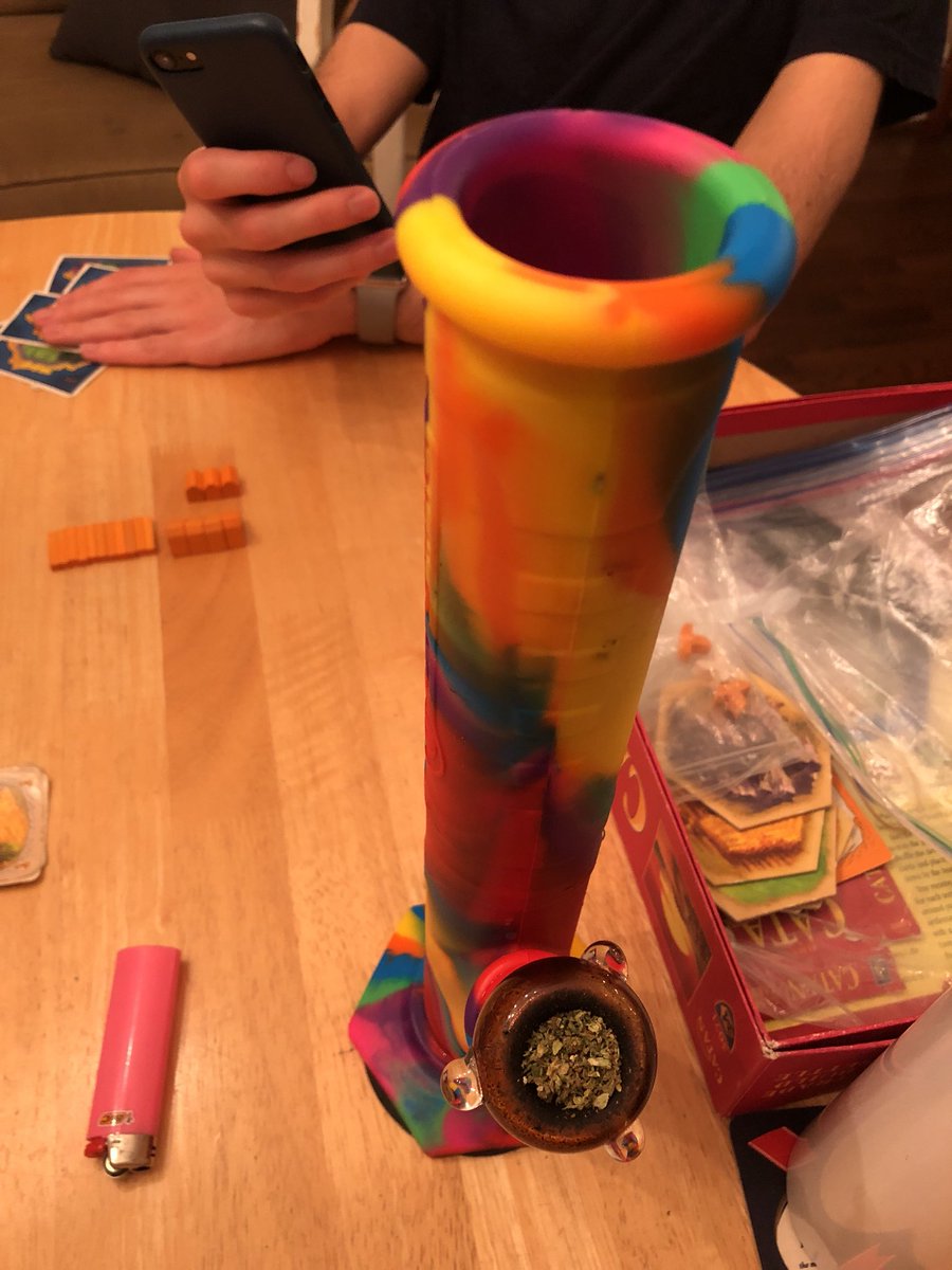 LuckyCollective's tweet photo. DILDY the BONG @aqualabtech #pineappleOG #WEED https://t.co/nmy4e7Px9m