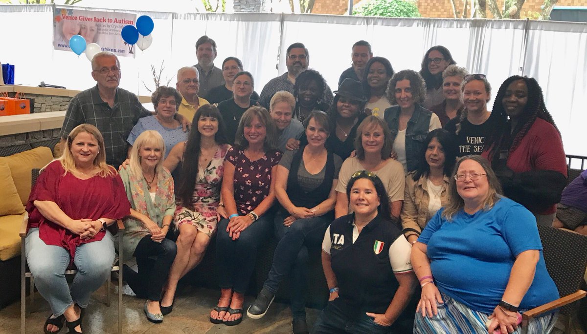 Guiding_Light's tweet photo. The Q&A was a very intimate event! Don't you wish you'd have come to meet @crystalchappell ? #DSS2017 @DStarsNStrikes https://t.co/rnDZUvvAot