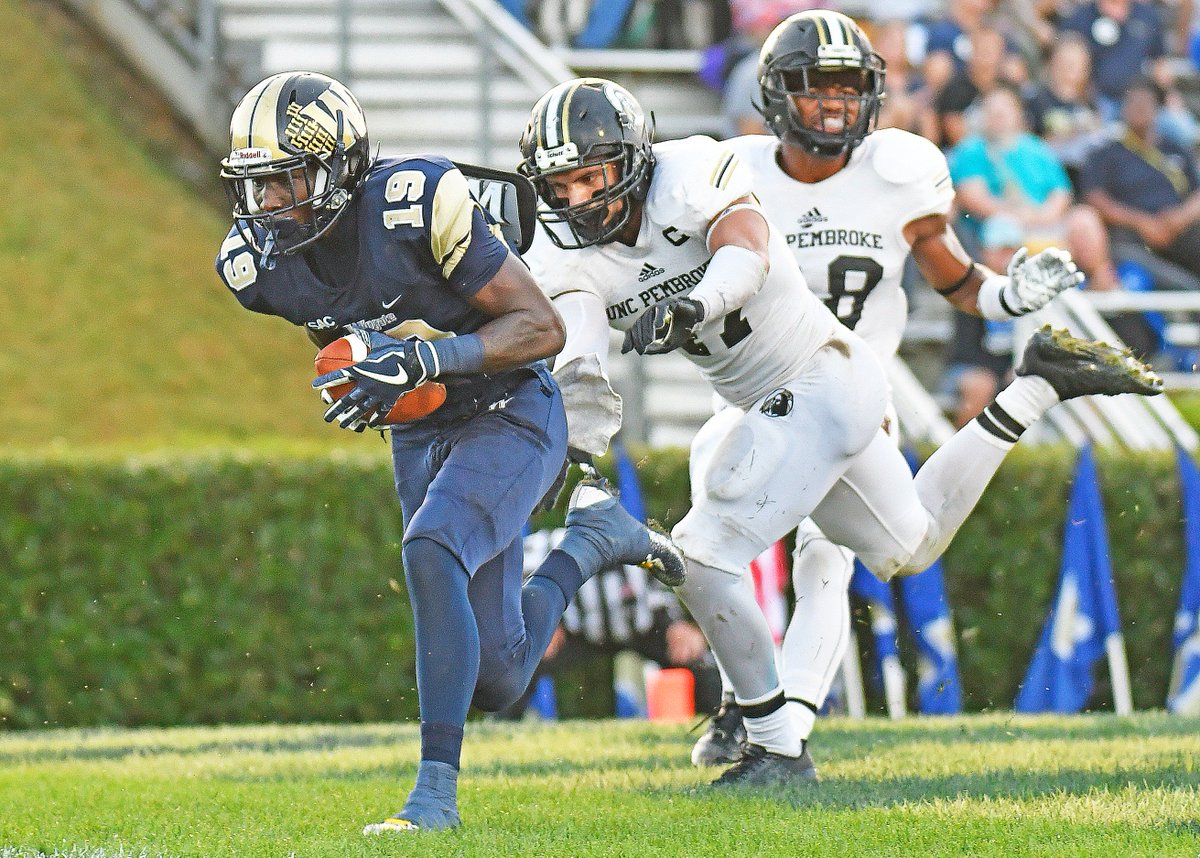 WU_Bulldogs's tweet photo. Hood’s TD grab gives @WingateFootball a thrilling 31-28 victory over UNC Pembroke Saturday night | RECAP: https://t.co/xEXyS0Aw53 #OneDog https://t.co/vjGTtk4Yku