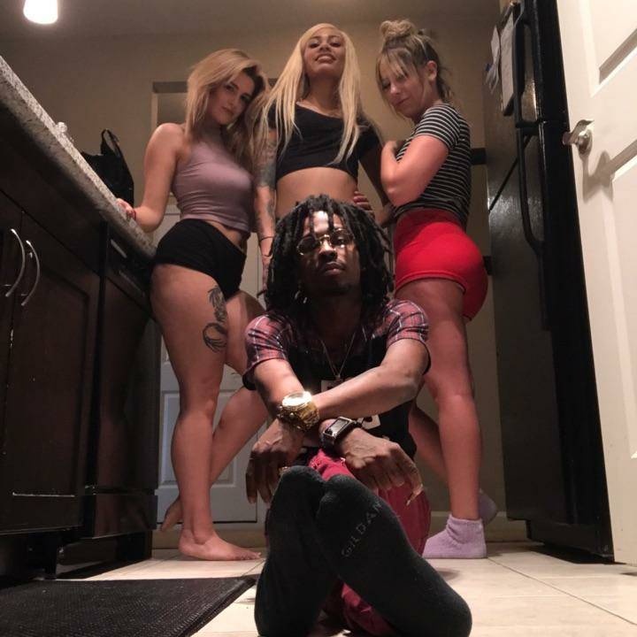 muzziktuner's tweet photo. 🙌 YASSS It's time for a great show Swayzii: 
https://t.co/3LKgQWUDHs https://t.co/1bdjTvYTJc