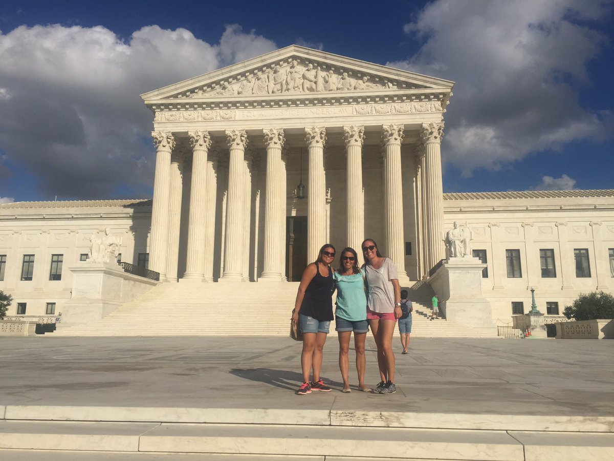 Mrs_Cook08's tweet photo. All 3 branches of government #TheCapitalBuilding #SupremeCourt #WhiteHouse #WalkingInTheFootstepsOfHistory https://t.co/yLxCHfbtsM