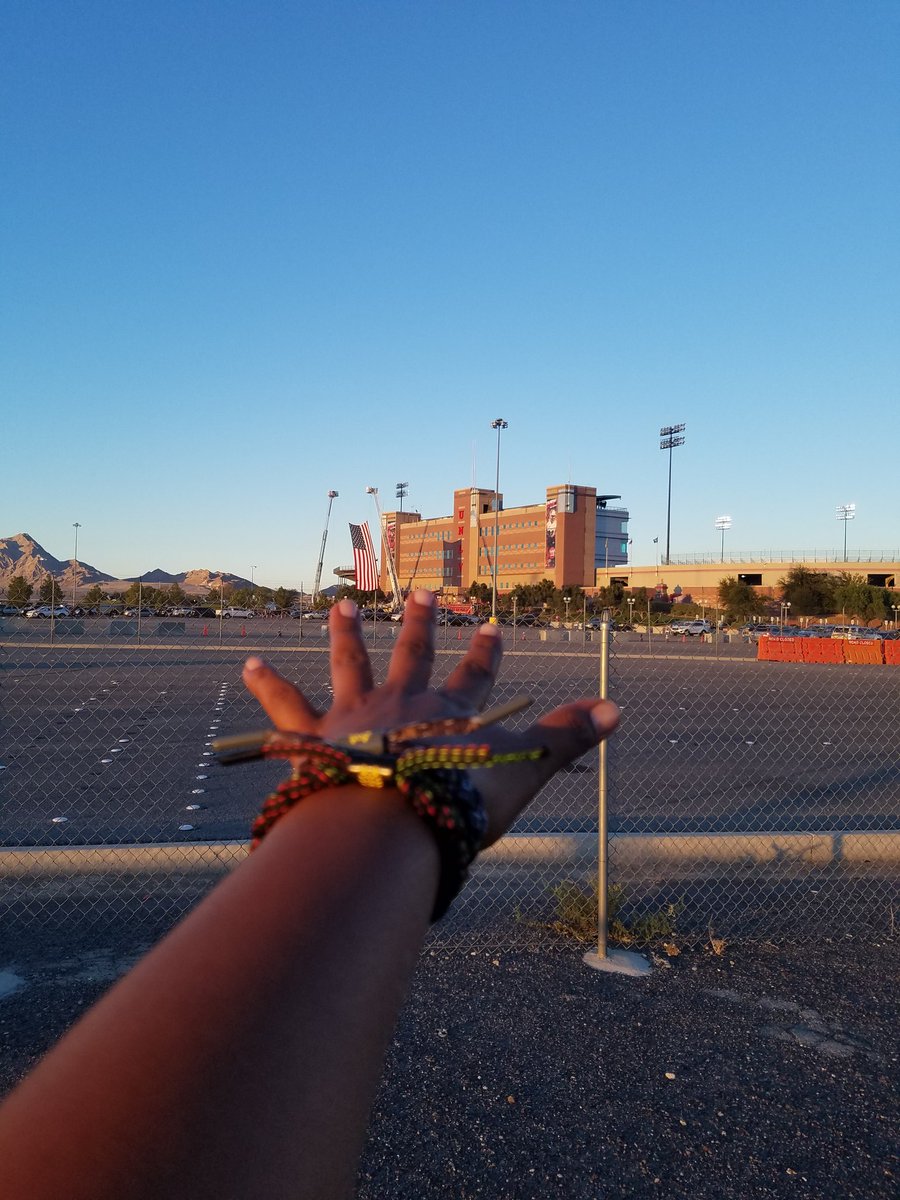 clatlove's tweet photo. Vegas Strong! #UNLV #RASTACLAT #spreadingpositivevibes https://t.co/0xsXH6cxi8