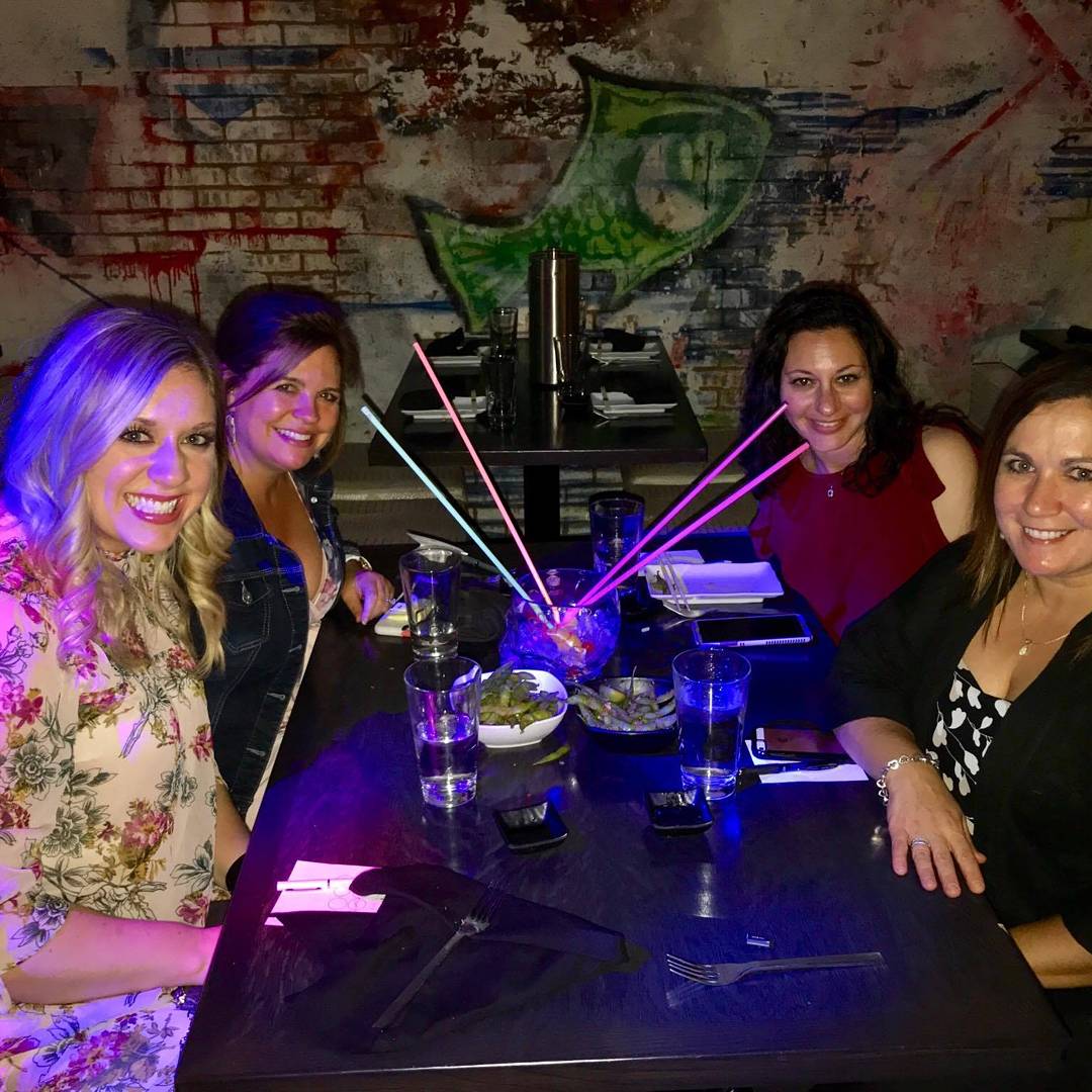 DebKrajacich's tweet image. Directs dinner with our team! #IcameIsawIRokd #RFConvention2017