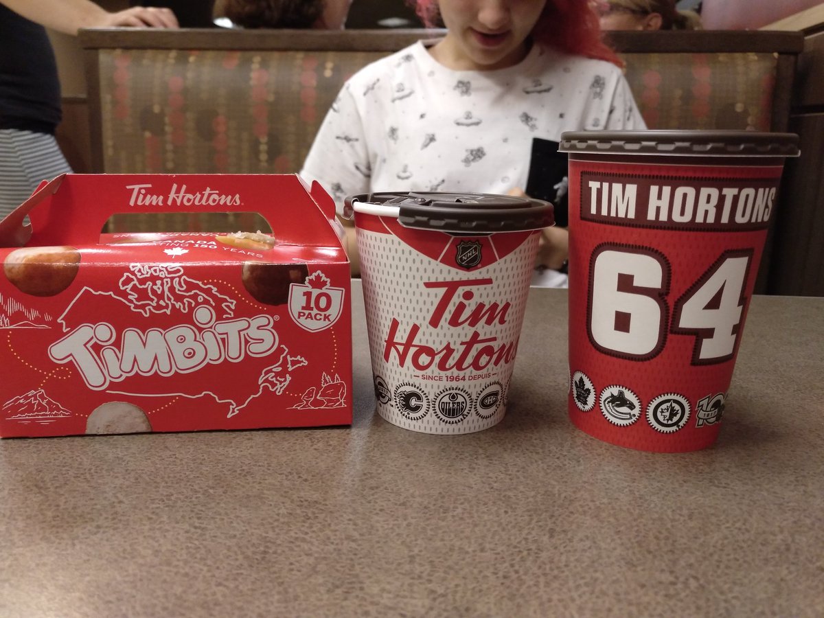 mandarinagomero's tweet photo. 2 #spanadians + Tim Hortons = 🇨🇦💯♥️ https://t.co/VQIB2liKn8